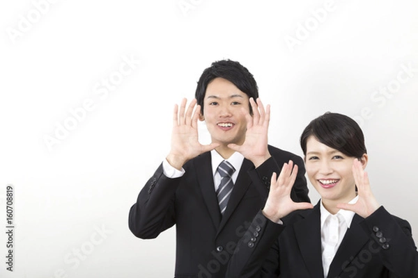 Fototapeta ビジネス男女　カメラ目線で呼びかける　先輩の声　就活汎用