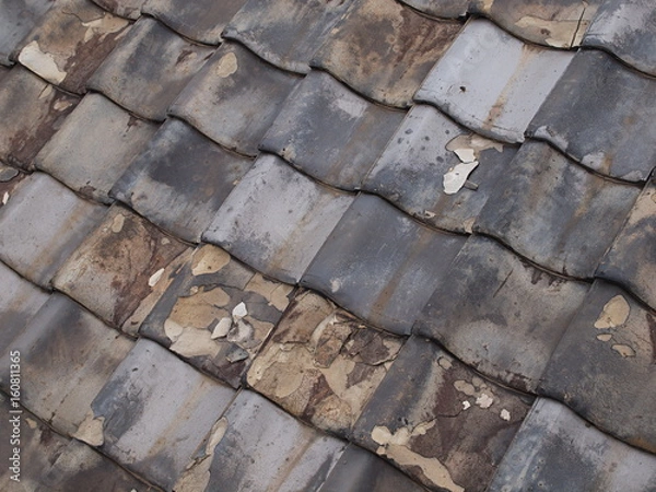 Obraz 劣化した日本家屋の屋根瓦