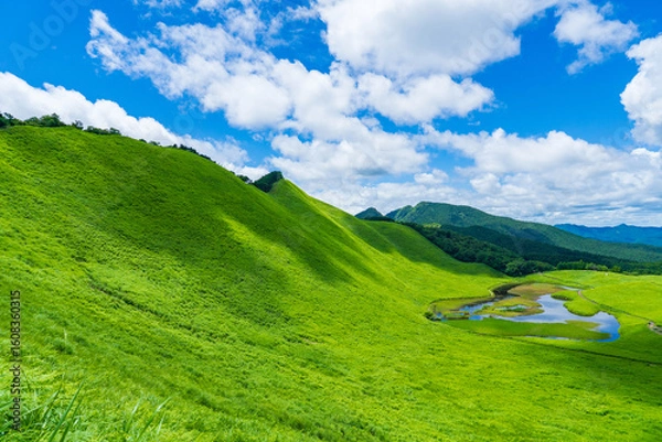Fototapeta 奈良県　曽爾高原のお亀池俯瞰