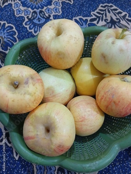 Fototapeta apples and apricots