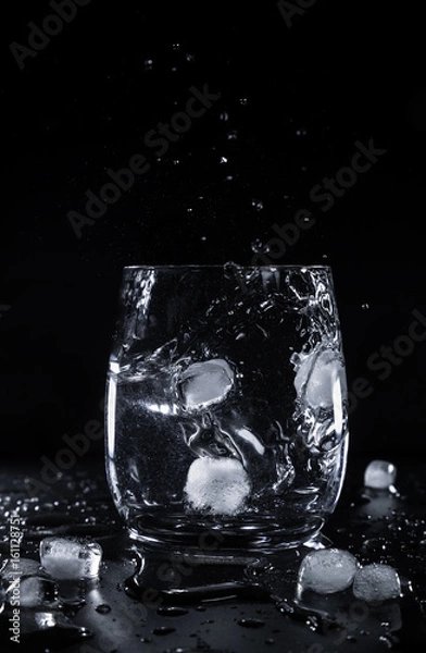 Obraz Glas with ice water splash