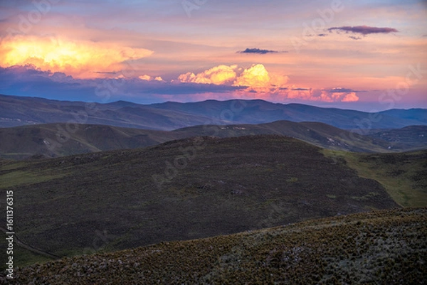 Fototapeta Vibrant sunset over the mountains in Peru