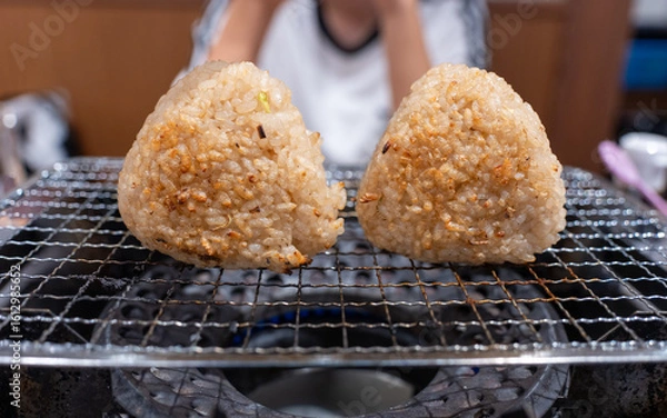 Obraz バーベキューで焼くおにぎり