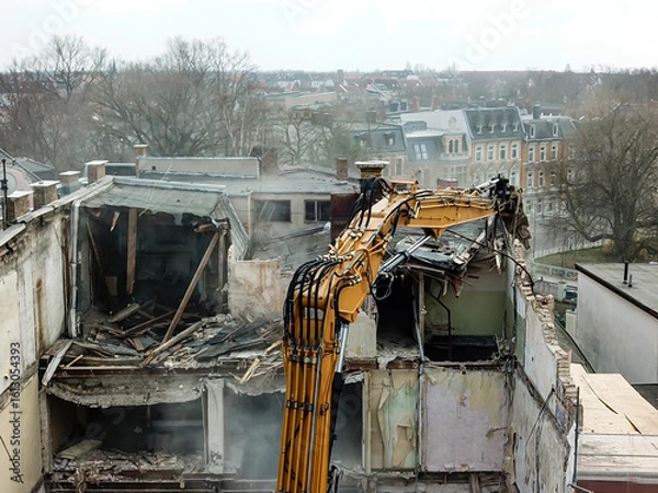 Obraz Ein altes Kaufhaus das baufällig war, wird abgerissen.
