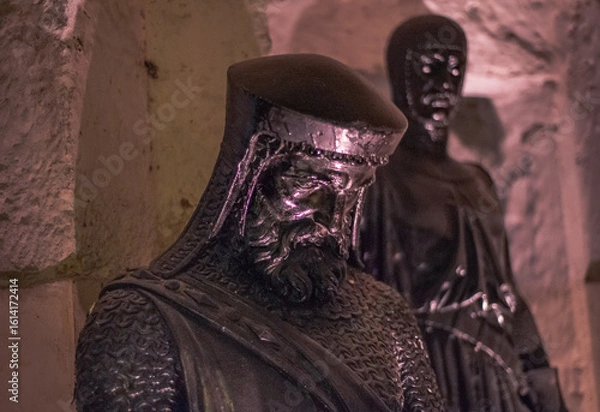 Fototapeta Statues, Maquettes, in Westgate Tower, Canterbury of men who helped establish the ancient document, Magna Carta. 
