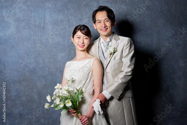 Obraz 新郎新婦　ポートレート　黒背景　カメラ目線