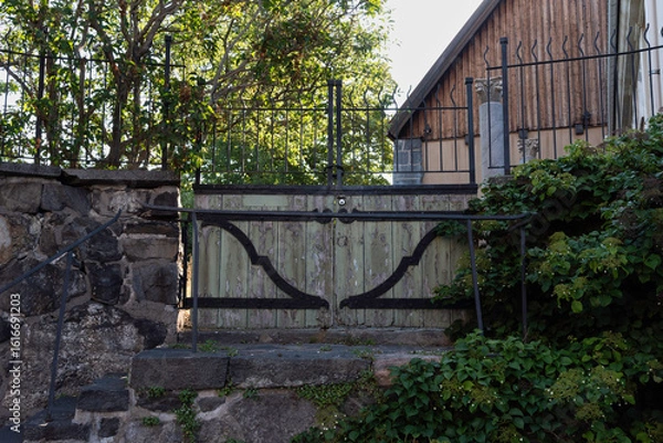 Obraz Old weathered wooden gate