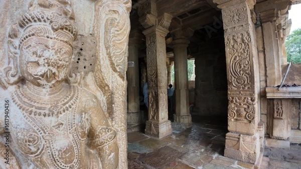 Obraz Intricate Stone Carvings of Kumbhshyam Temple within Historic Fort Complex Showcasing Bas-reliefs and Heritage Architecture