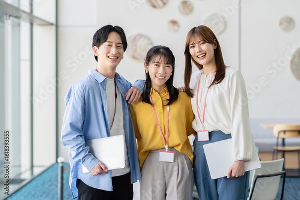 Obraz オフィスで働く若いビジネスパーソン【撮影協力：スカパー東京メディアセンター】