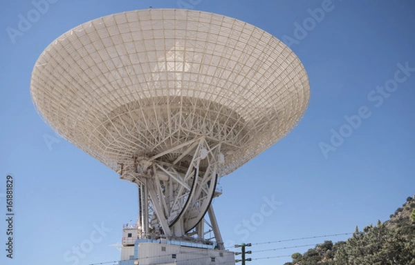 Fototapeta NASA Deep Space antenna wjich will send the signal to make Rosetta crash into the comet on Septembewr 30 2016