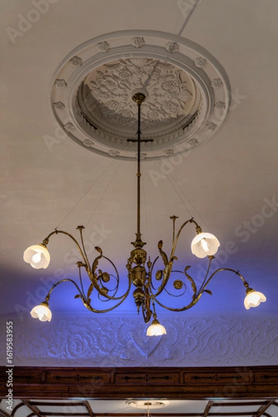 Obraz 旧函館区公会堂の大広間のシャンデリア