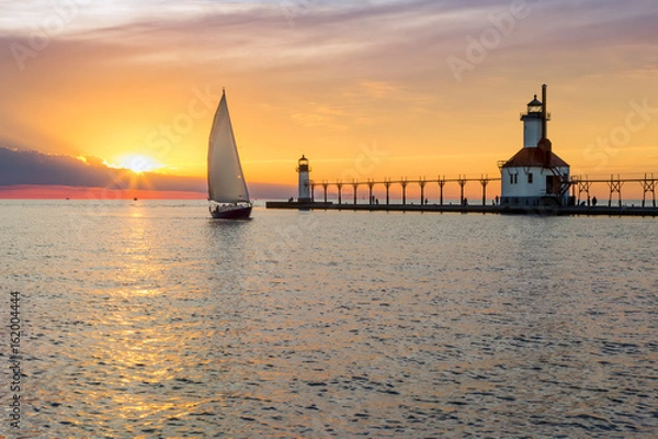 Obraz St. Joseph Latarnie morskie i żaglówka Solstice Sundown - St. Joseph, Michigan na jeziorze Michigan