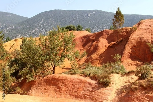 Fototapeta Le Colorado provençal de Rustrel en Provence dans le Vaucluse