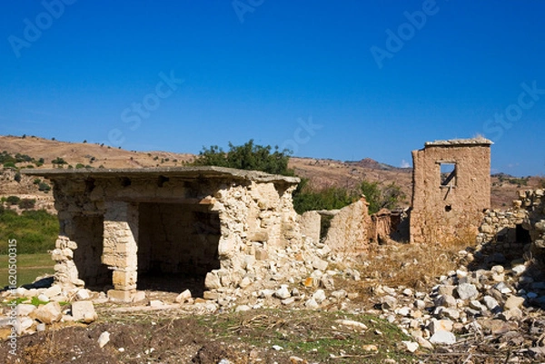Fototapeta Ruins in the abandoned ghost-village of Souskioú, Paphos District: deserted ex-Turkish enclave in Greek Cyprus.
