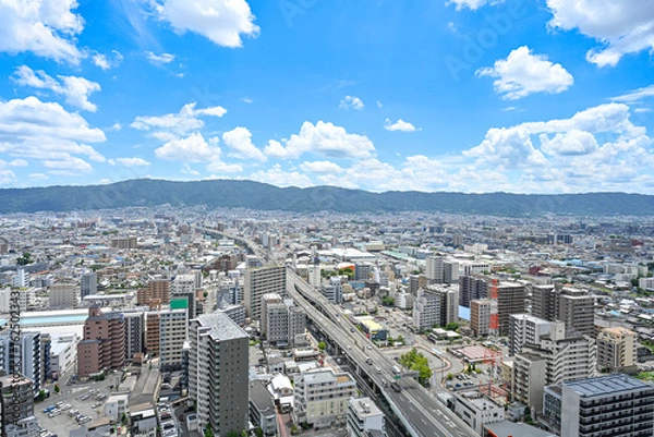 Obraz 快晴の日に生駒山脈方面の市街地と高速道路を撮影した俯瞰写真　【大阪風景写真】