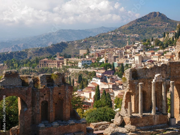 Fototapeta Ruins of the ancient Greek theater and view of Taormina, Sicily.