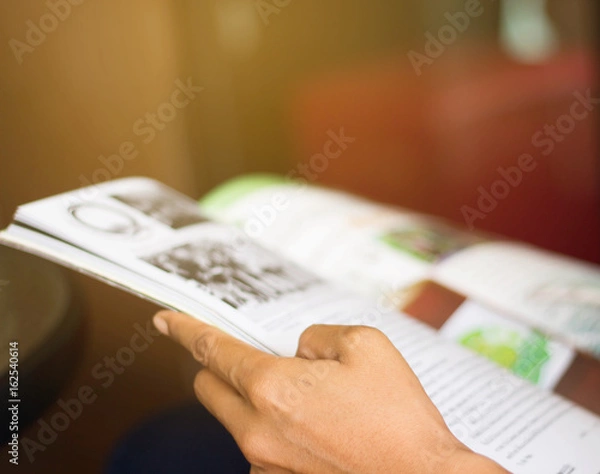 Obraz reading a magazine blur