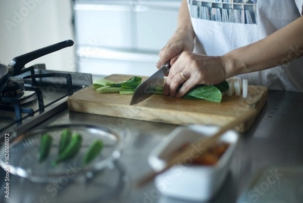 Obraz 小松菜を切っているところ