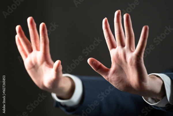 Fototapeta スーツ姿の若い男性　ビジネスイメージ