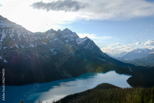 Obraz 春のカナディアン・ロッキー　バンフ国立公園　夕暮れのペイトー湖（カナダ）