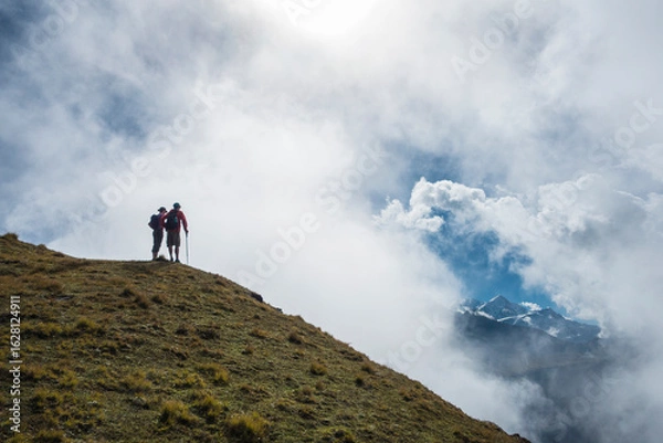 Fototapeta couple trekking to top of mountain with beautiful view.