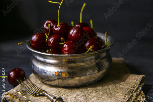 Fototapeta cherries in bowl on the table
