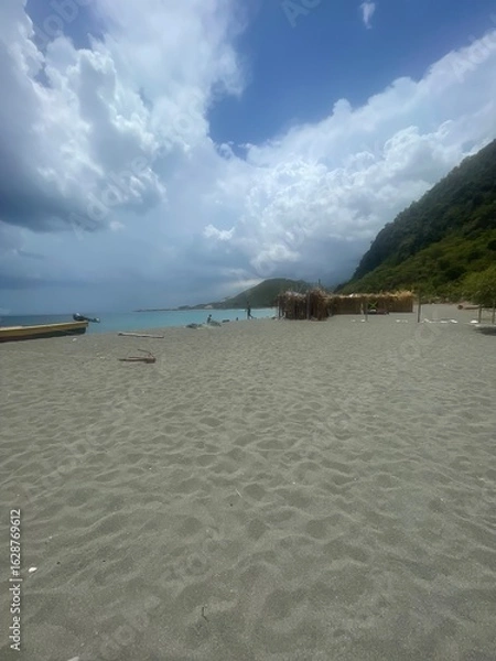 Obraz Peaceful Coastal Rest Stop with Clear Blue Sky
