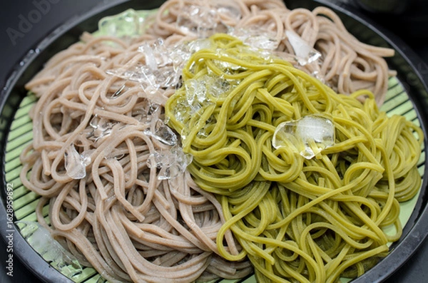 Obraz 宇治茶そばと普通そばの乾麺をざる蕎麦でいただく