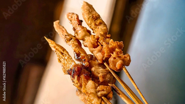 Obraz Close-up of delicious grilled chicken skewers, showcasing texture and appetizing presentation.