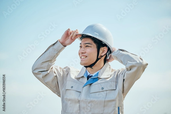 Obraz ヘルメットをかぶる作業服姿の男性