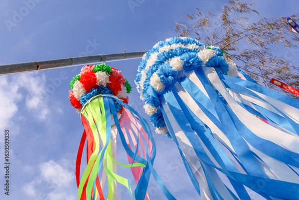 Obraz 夏の青空と風に揺れる吹き流し