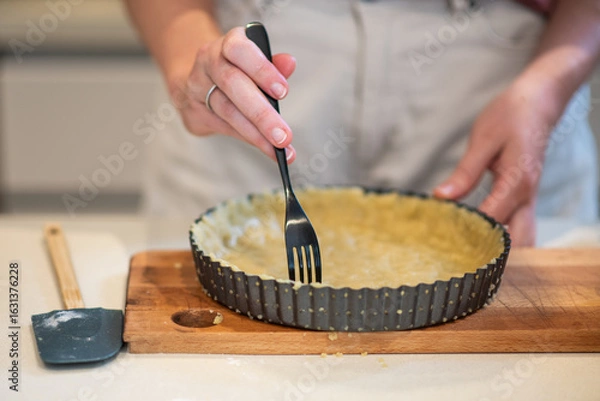 Obraz preparing the pastry shell for a frangipane tart