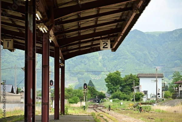Fototapeta 山の中の駅