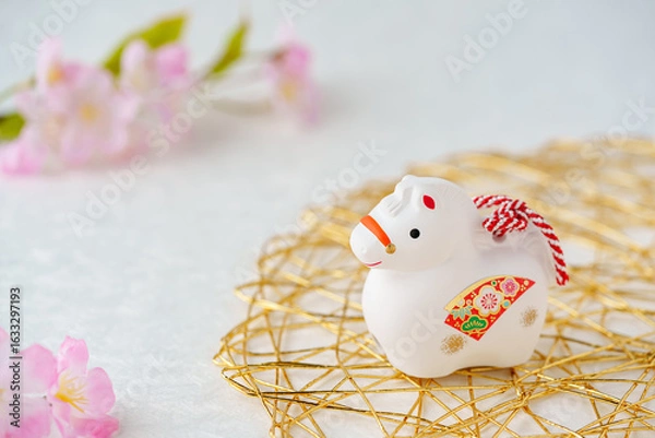 Obraz 午年の年賀状素材｜白馬の土鈴と水引と桜