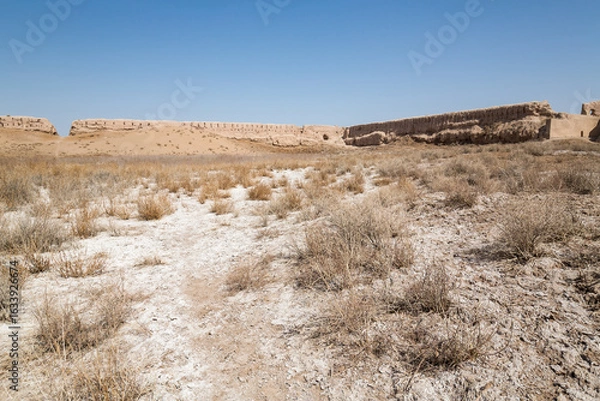 Fototapeta The ruins of fortress Katta Guldursun Qala