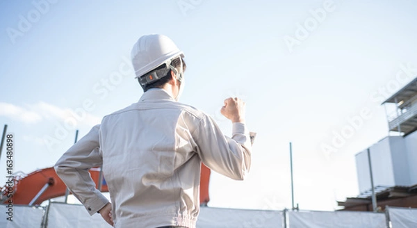 Fototapeta ガッツポーズをする男性作業員