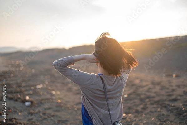 Fototapeta ビーチにいる女性