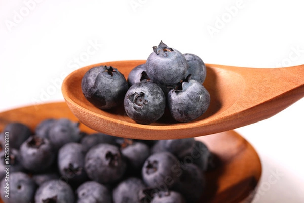 Obraz 器とスプーンに盛ったブルーベリー