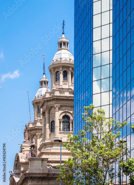 Obraz Santiago Metropolitan Cathedral seeing behind the modern building