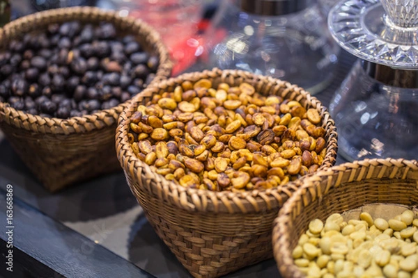 Fototapeta various type of rosted coffee bean compare of rost time from white to dark color.