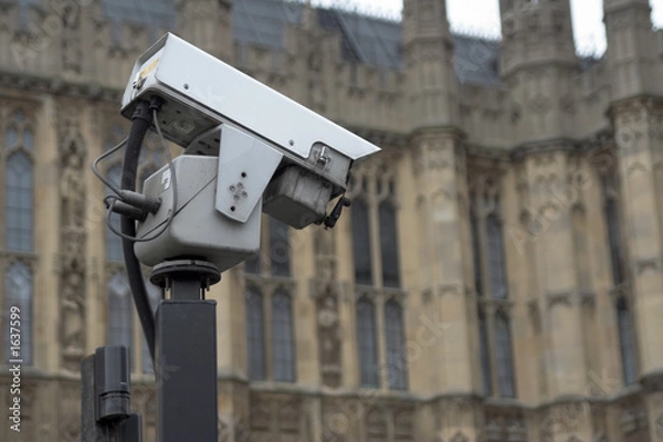 Obraz cctv camera near historic building