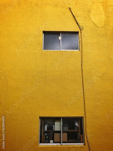 Obraz yellow wall with windows