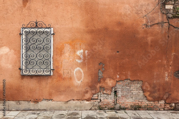 Obraz Fassade eines Hauses - Fenster und verfallene Wand