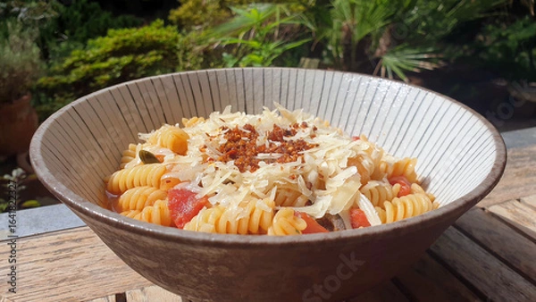 Fototapeta nudelgericht