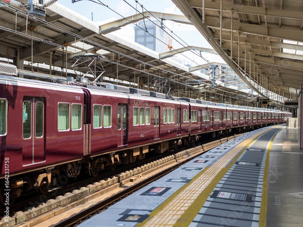 Obraz 阪急電鉄　川西能勢口駅に停車する大阪梅田行き普通電車