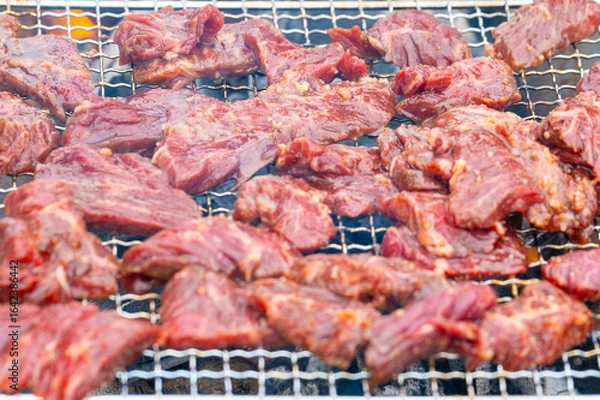 Fototapeta バーベキューで焼かれる肉