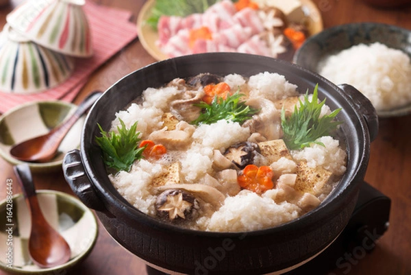 Obraz 【雪見鍋（みぞれ鍋）】たっぷりの大根おろしを雪に見立てた「みぞれ鍋」脂身の多い豚バラ肉の旨味をさっぱりといただける鍋料理。