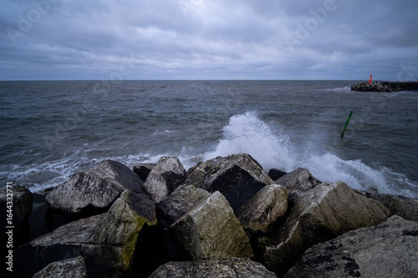 Obraz Wasser bricht an Küste