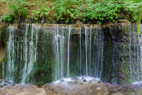 Fototapeta 日本の美しい滝と清らかな流れ　軽井沢白糸の滝