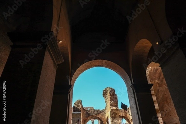 Obraz View through Roman arches to ruins.